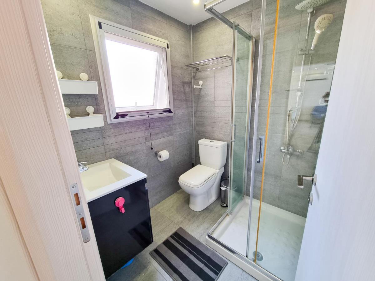 Seaside Elegance Retreat Apartment Larnaca Ngoại thất bức ảnh