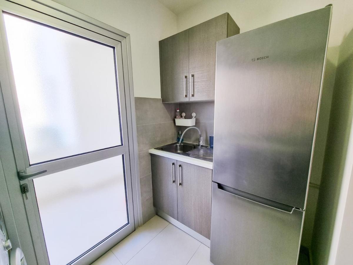 Seaside Elegance Retreat Apartment Larnaca Ngoại thất bức ảnh
