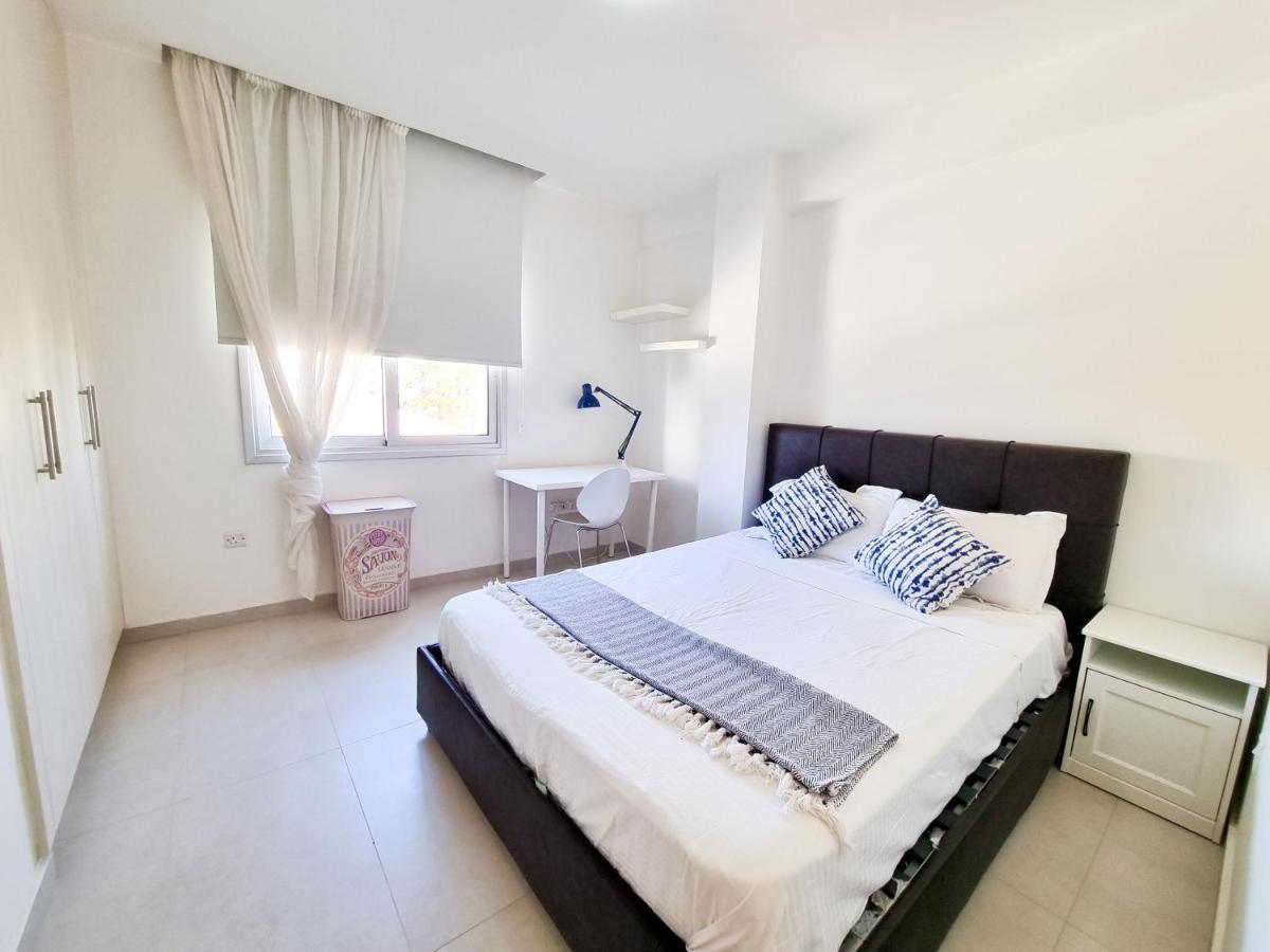 Seaside Elegance Retreat Apartment Larnaca Ngoại thất bức ảnh